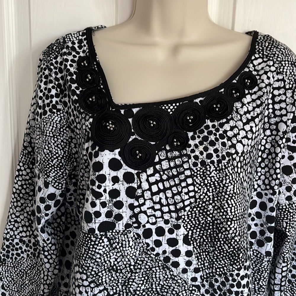 Ruby Rd.Top decorative around neck - Picture 5 of 9